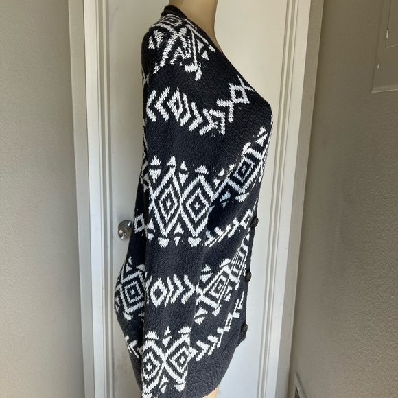 Hollister Navy and White Geometric Cardigan - Picture 2 of 5